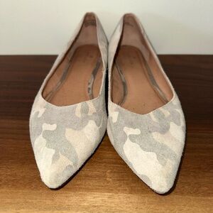 Caslon Luna Pointy Toe Flat In Natural Camo Suede